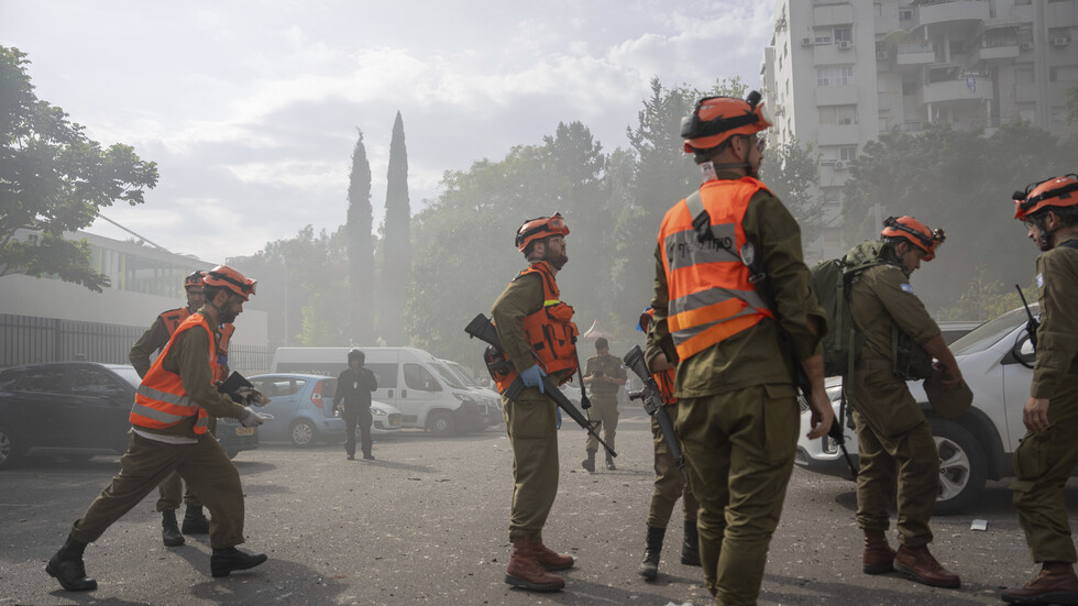 سقوط صواريخ أطلقت من غزة على تل أبيب وضواحيها (فيديو)
