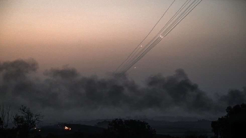 استهداف مركز قيادة فرقة غزة في الجيش الإسرائيلي وقصف كثيف لمستوطنات ولحشودات عسكرية في غلاف القطاع