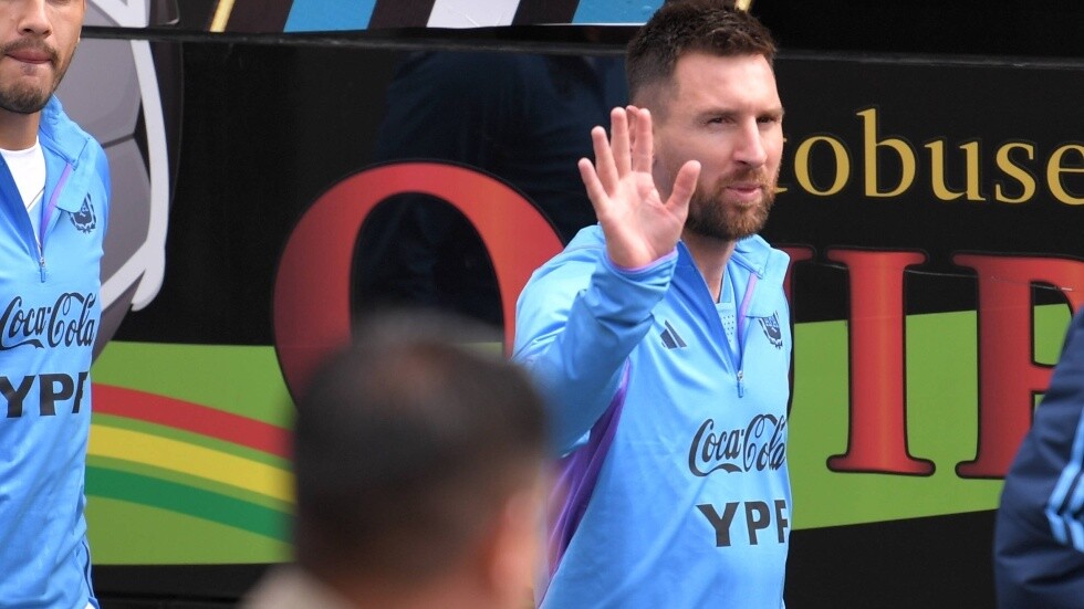 مشجع يثير غضب ميسي بسبب رونالدو