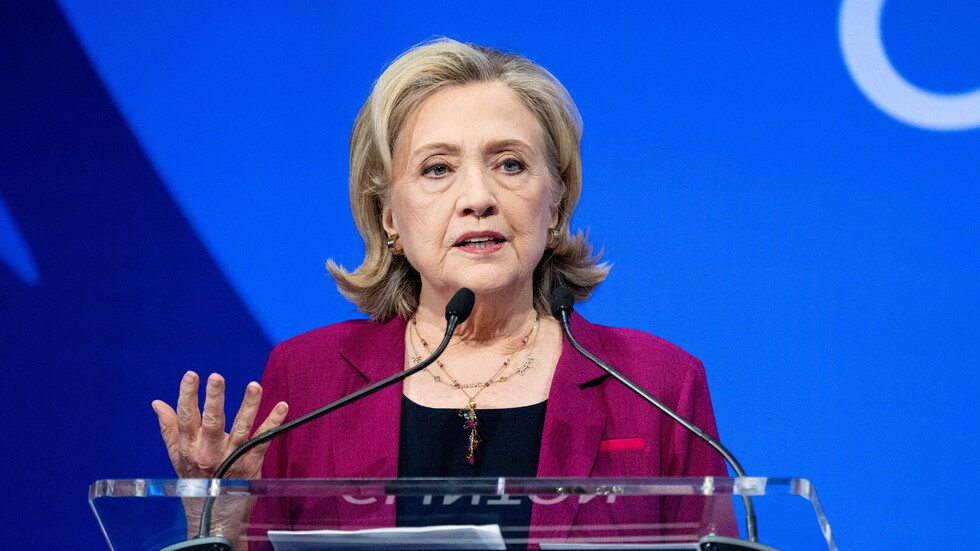 كلينتون: وقف إطلاق النار سيكون هدية لـ"حماس"