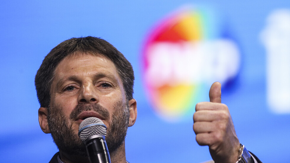 وزير المالية الإسرائيلي يدعو الحكومة إلى النظر في منع تحويل أموال الضرائب إلى السلطة الفلسطينية