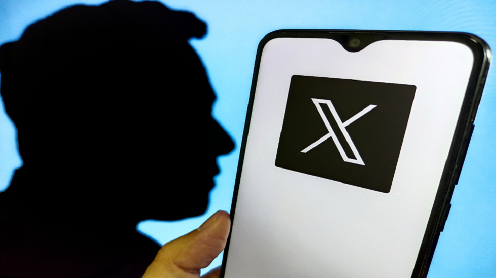 إيلون ماسك يحارب 