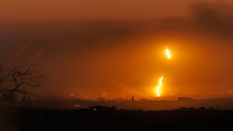 غزة تتعرض لهجوم كبير بصواريخ ذات قوة تدميرية عالية