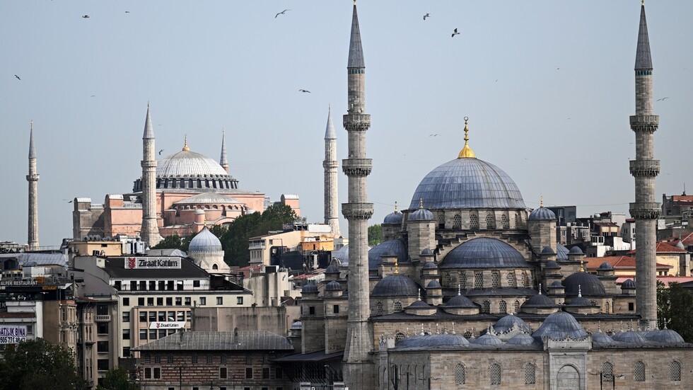 تركيا تعلن تطبيق دخول مأجور للأجانب إلى مسجد آيا صوفيا وتحدد التاريخ