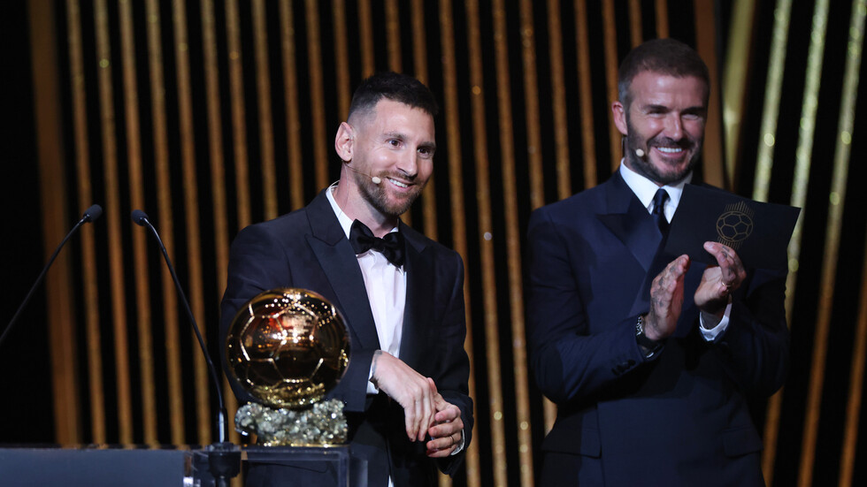 بالفيديو.. هدية ثمينة لميسي بعد تتويجه بالكرة الذهبية للمرة الثامنة