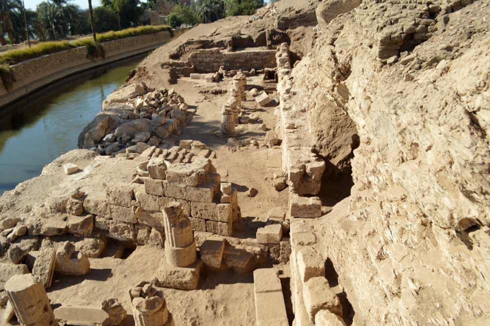 العثور على جرار نبيذ معتق منذ 5000 عام في سوهاج بمصر بمقبرة ملكة (صور)
