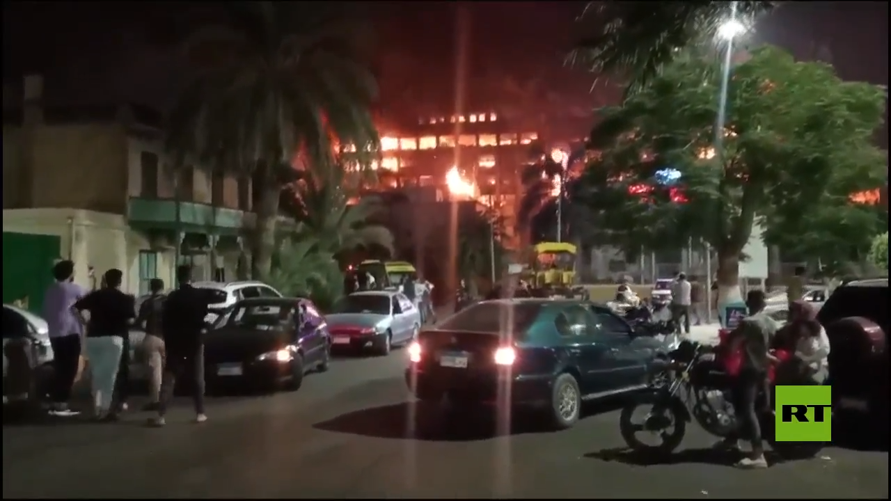 مصر.. المشاهد الأولى لحريق هائل يأتي على كامل مبنى أمن الإسماعيلية