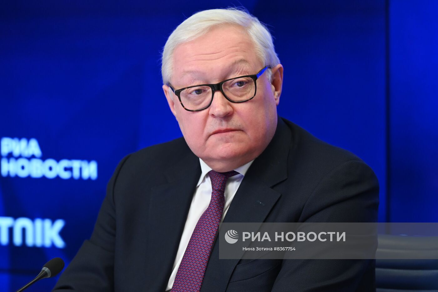 ريابكوف: اعتماد واشنطن ميزانية لا تشمل تمويل أوكرانيا مسرحية لن تغير شيئا