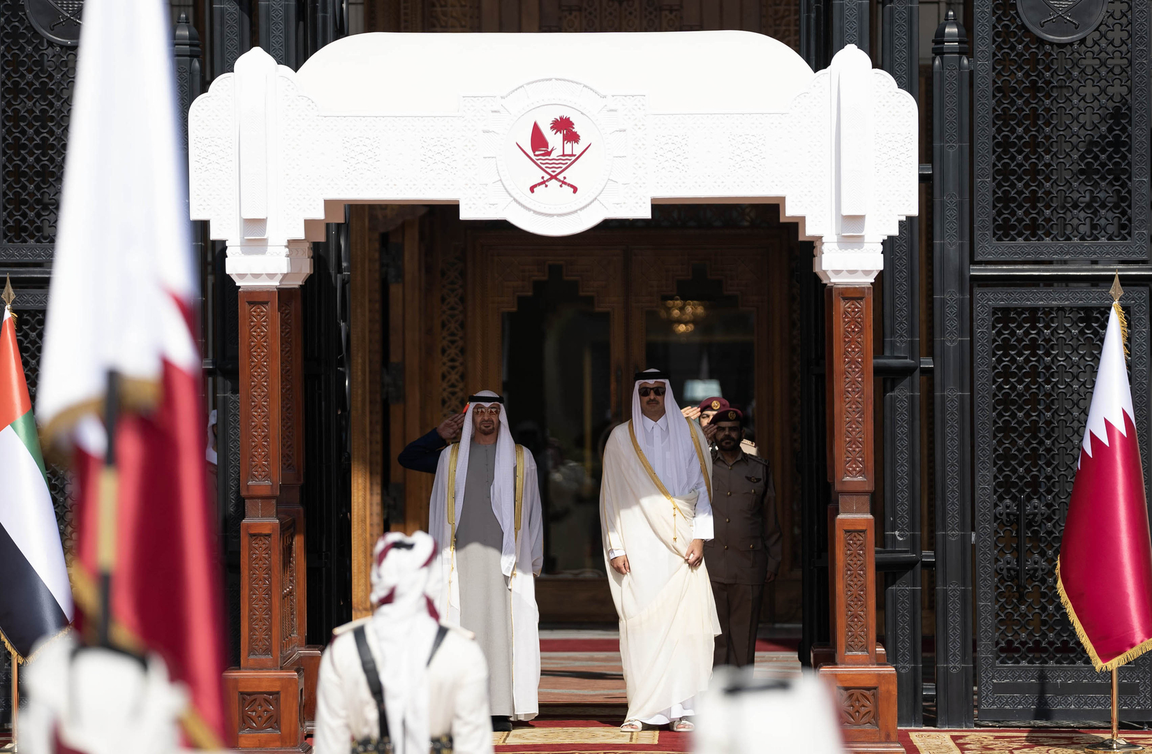 أمير قطر يستقبل رئيس الإمارات في زيارة رسمية (صور)