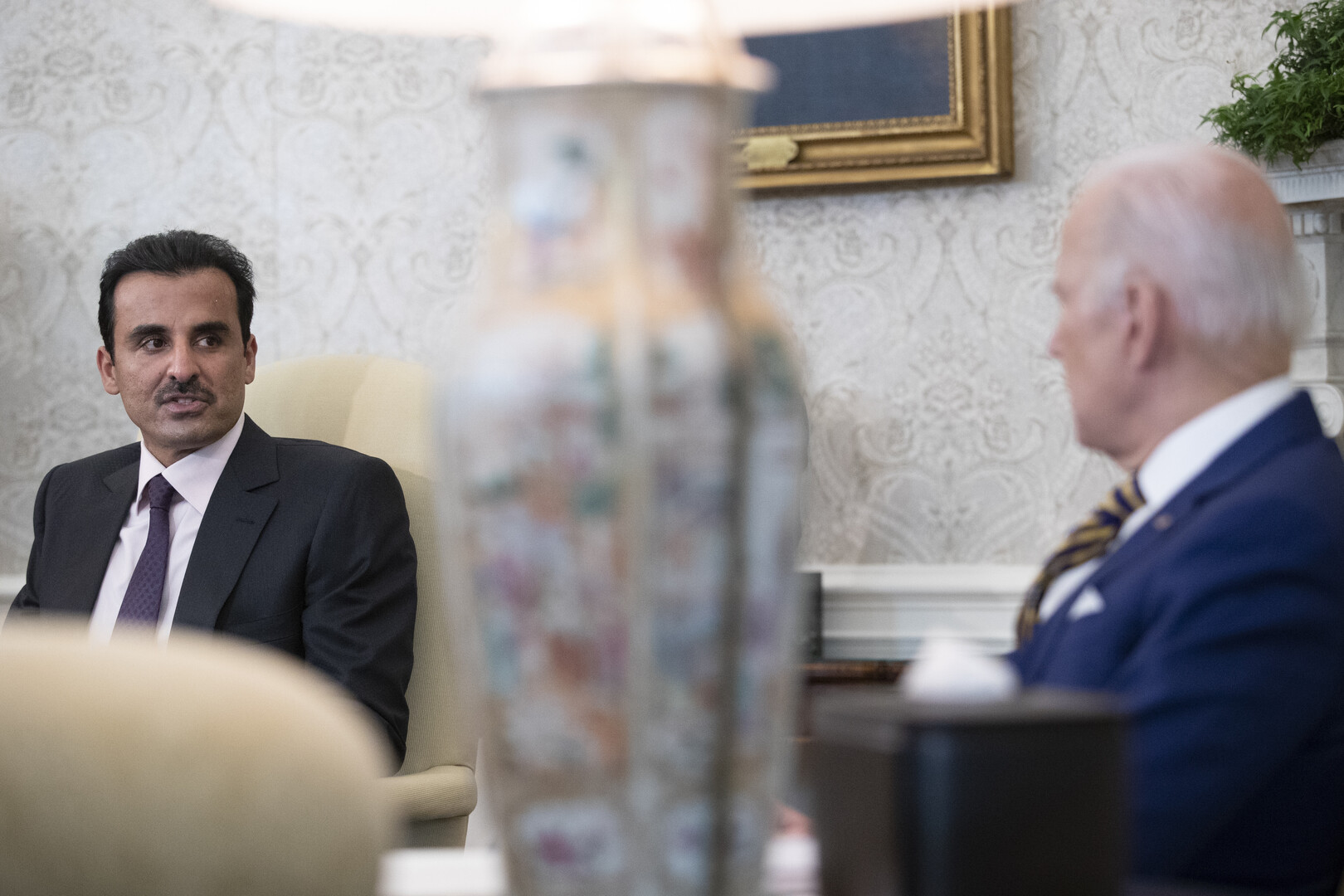 بايدن يبحث هاتفيا مع أمير قطر العلاقات الاستراتيجية بين البلدين