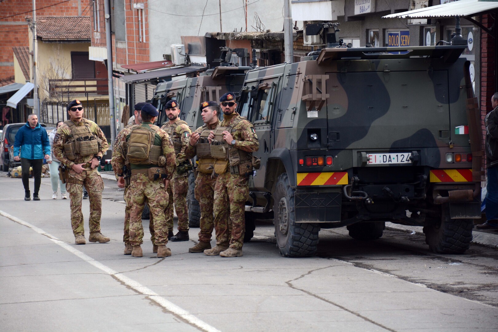 وصول تعزيزات لقوات الناتو في كوسوفو