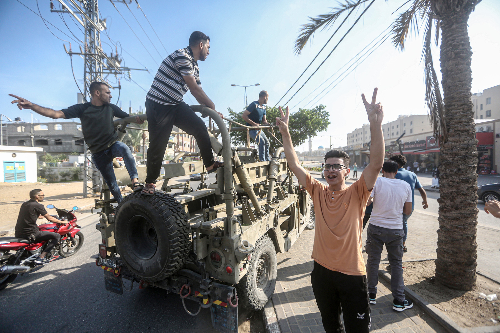 قناة 12 الإسرائيلية: حماس تسيطر على مستوطنات في غلاف غزة