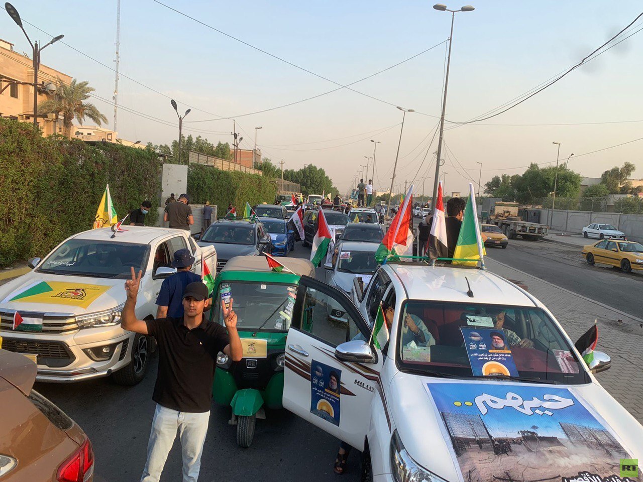 احتفالات في بغداد وذبح الأضاحي دعما لعملية 
