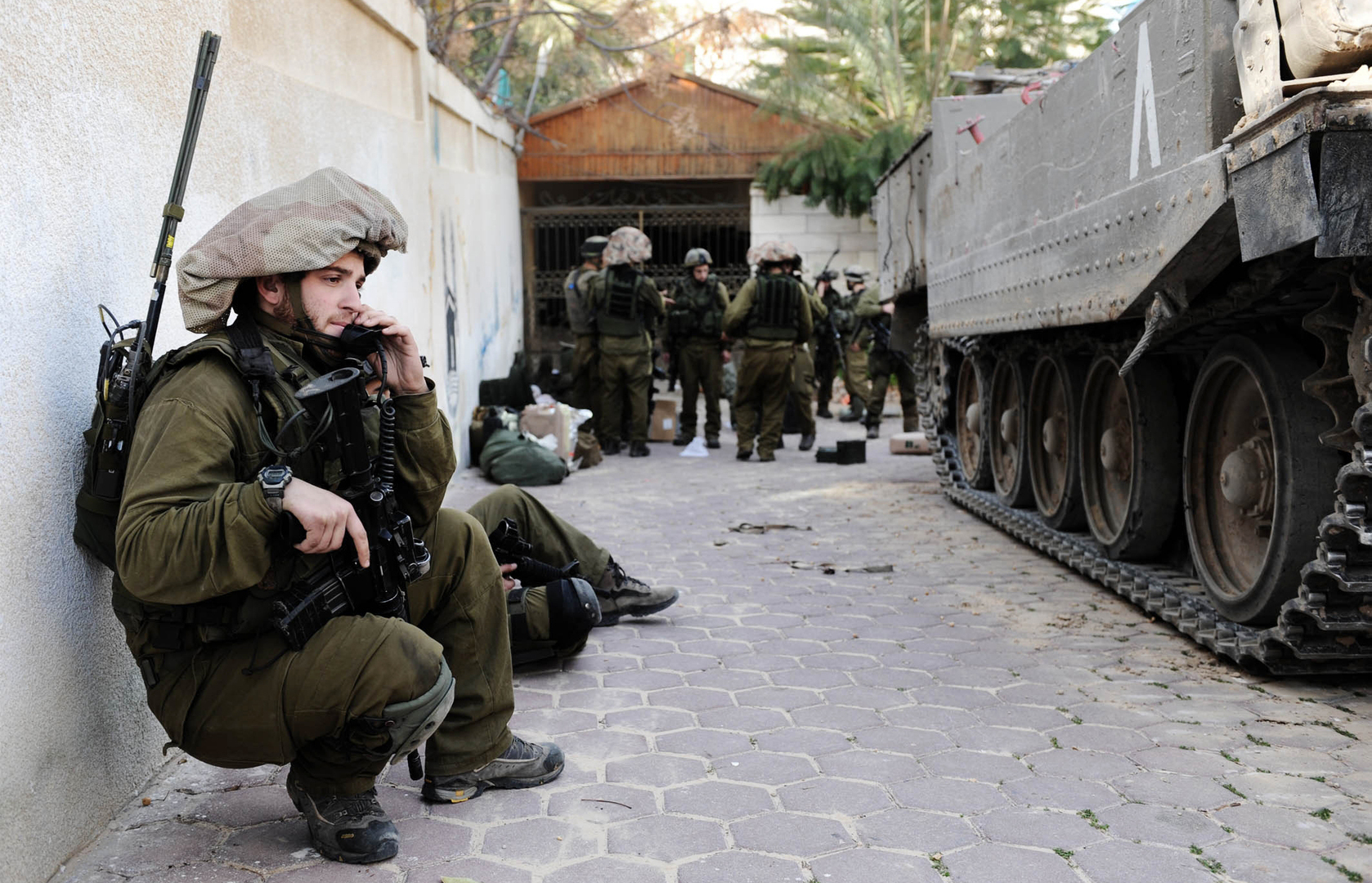 اشتباكات عنيفة لا تزال جارية في سديروت (فيديو)