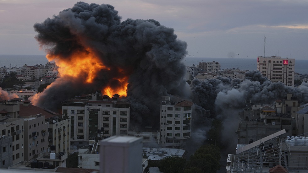 إسرائيل تستهدف منازل قيادات وعائلات فلسطينية في غزة (فيديو)
