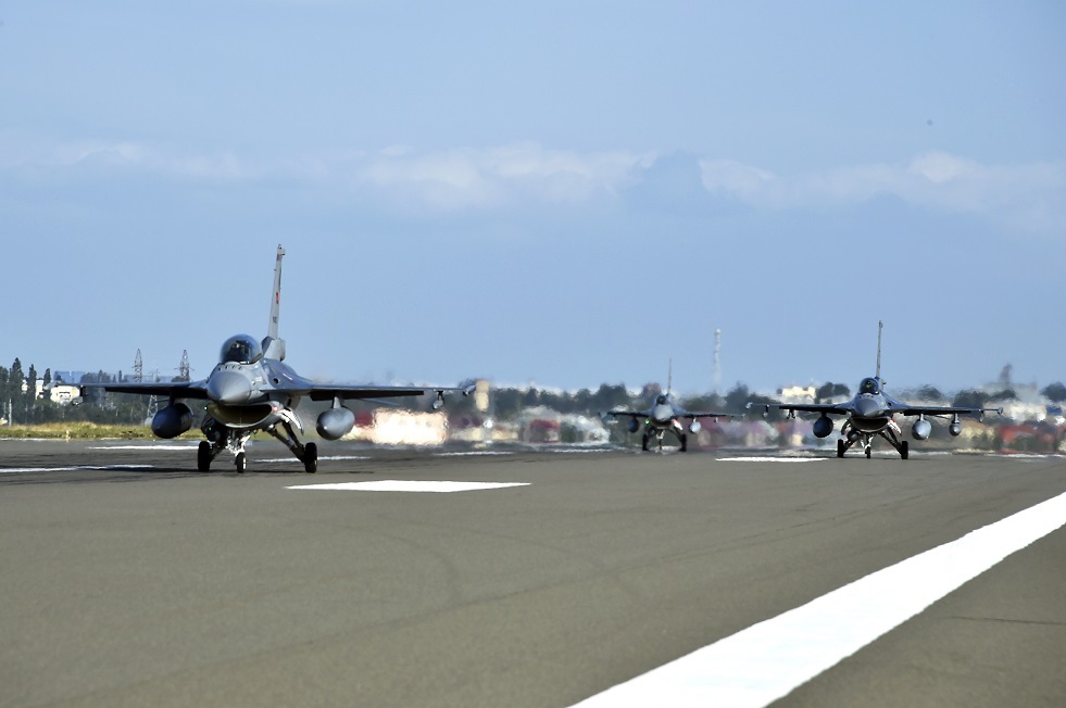 الدنمارك تعمل على توسيع تحالف الدول المستعدة لتزويد كييف بطائرات إف-16