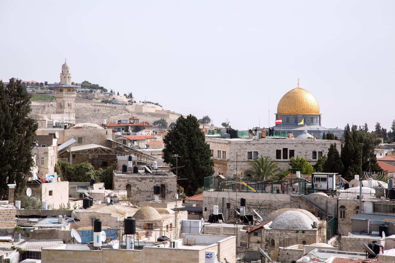 ارتفاع عدد مصابي القصف في القدس إلى 10