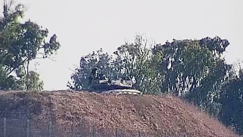 "طوفان الأقصى".. "كتائب القسام" تدمر عددا من الدبابات الإسرائيلية شرق المحافظة الوسطى (فيديو)