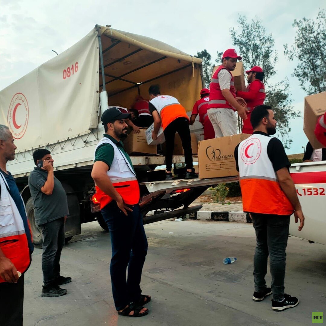 انطلاق قافلة إغاثية إنسانية مصرية إلى معبر رفح البري لتخفيف معاناة الشعب الفلسطيني