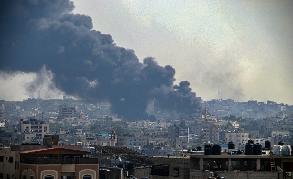 الجيش الإسرائيلي ينشر لقطات لقصف طائراته أحياء مدنية في غزة (فيديو)