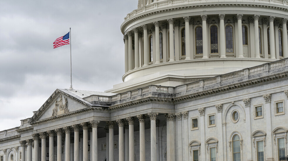 "بوليتيكو": الكونغرس الأمريكي قد لا يوافق على تقديم مساعدات موحدة لإسرائيل وأوكرانيا