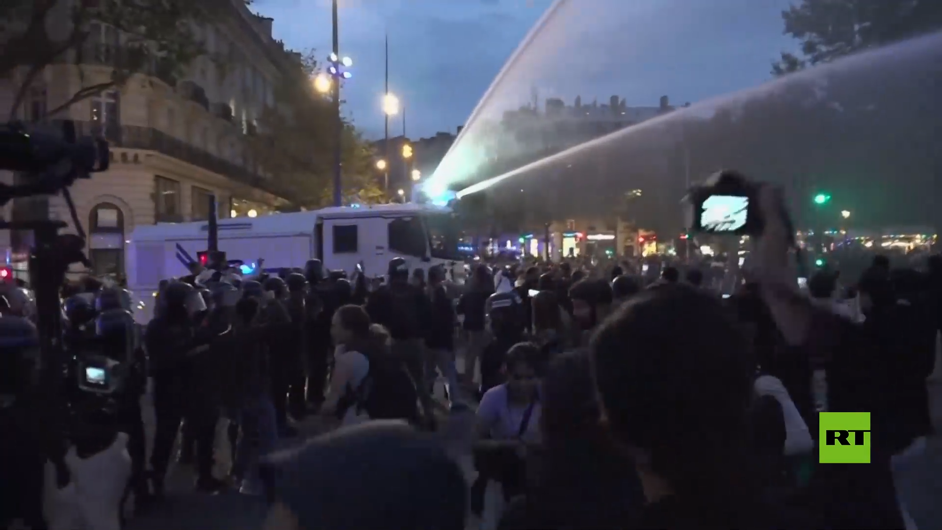 الشرطة الفرنسية تفرق مظاهرة مؤيدة للفلسطينيين في باريس (فيديوهات)
