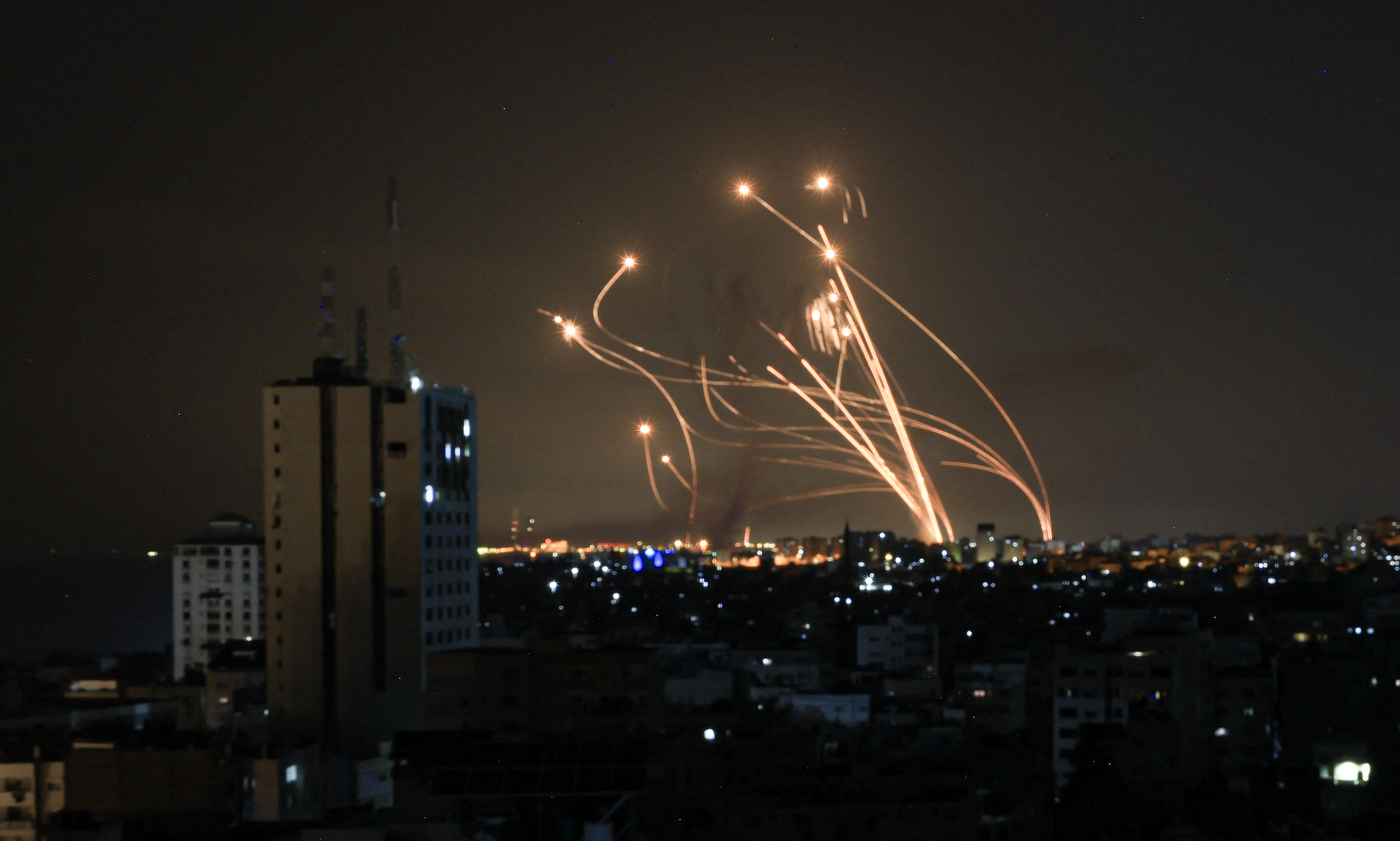 وسائل إعلام إسرائيلية: اعتراض هدفين مجهولين في سماء مدينة حيفا