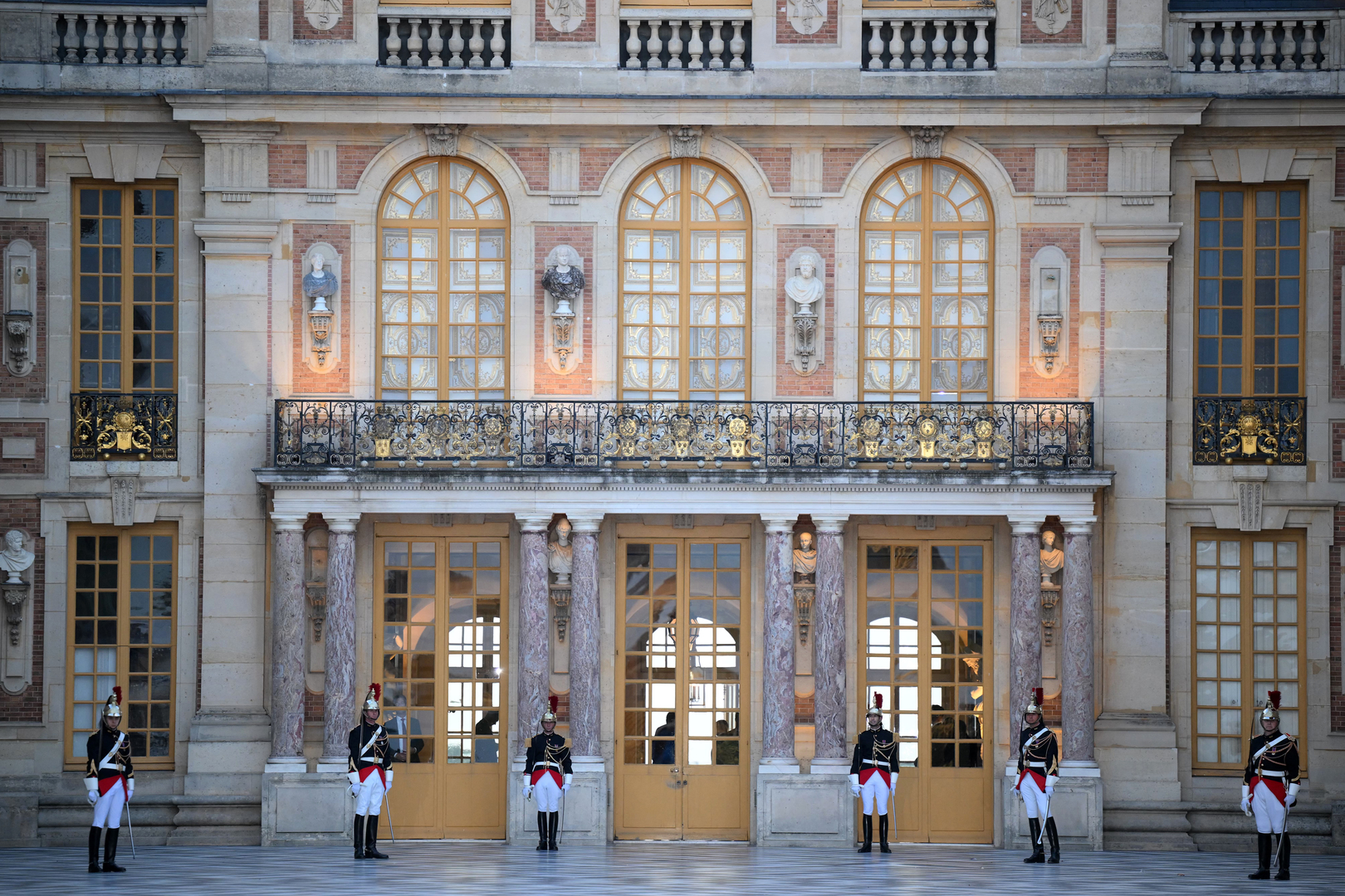 إخلاء قصر فرساي في فرنسا بسبب إنذار