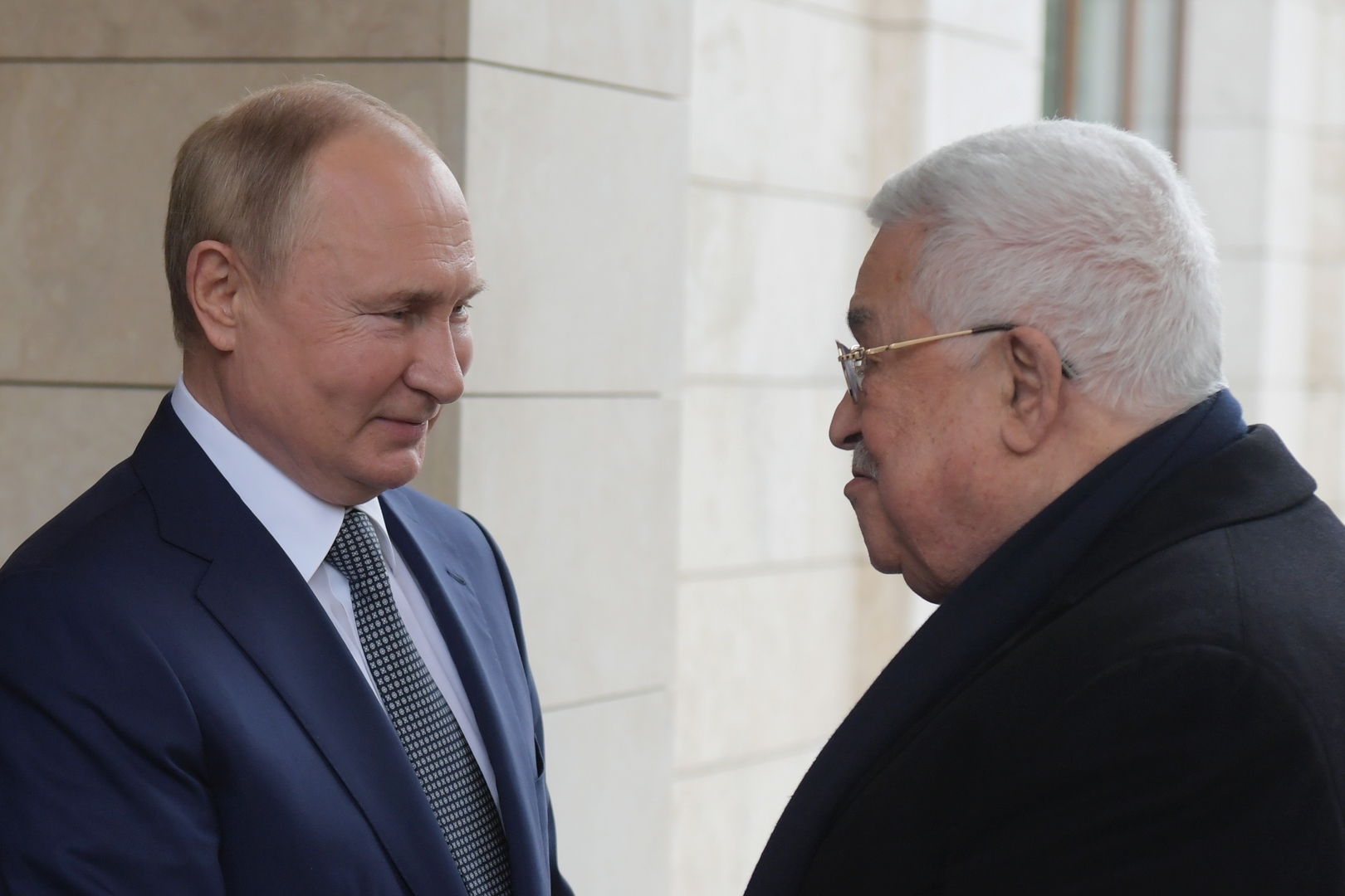 بوتين يؤكد في اتصال مع عباس على وقف الأعمال العدائية في غزة وطرد الفلسطينيين من أراضيهم