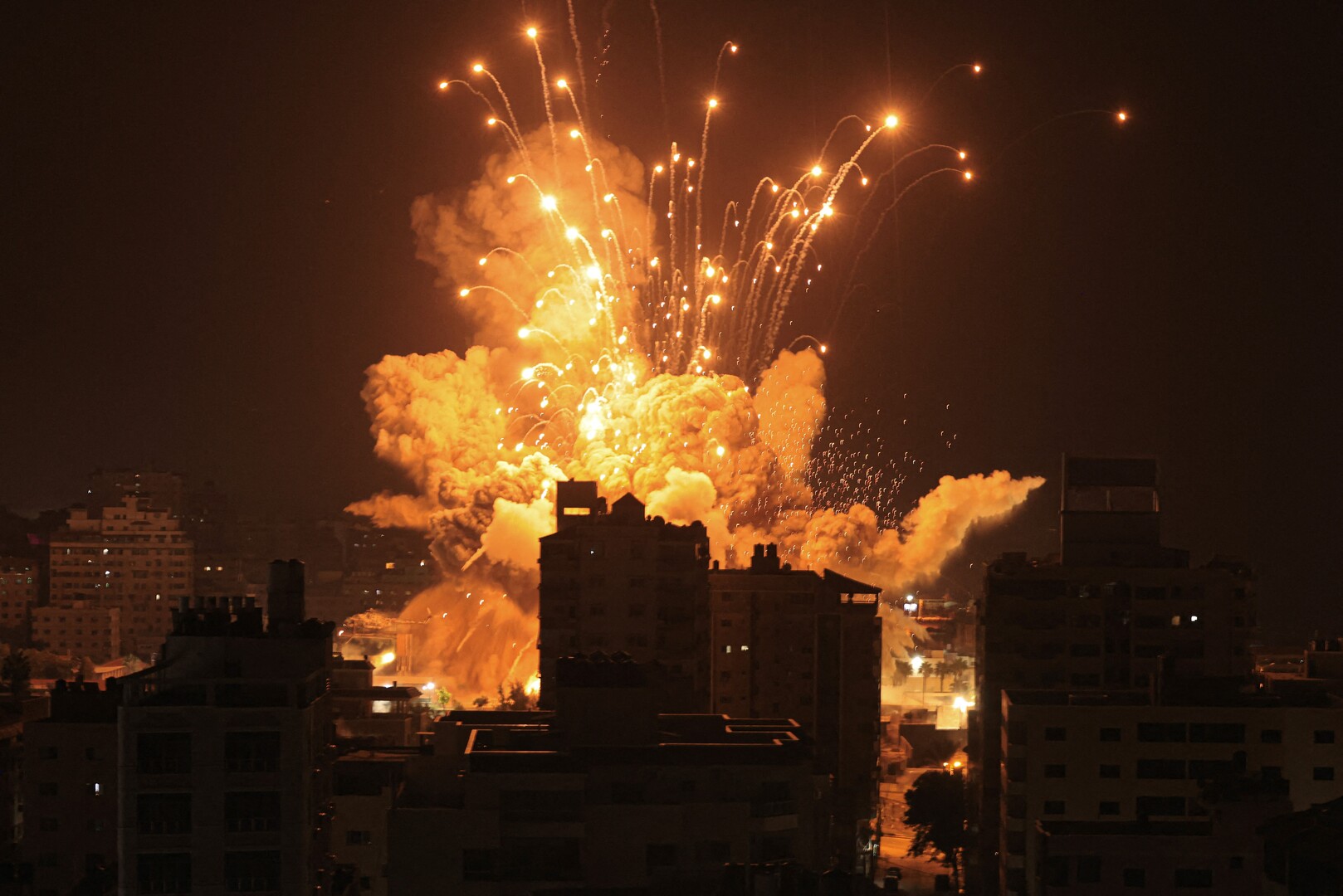الجيش الإسرائيلي يقصف غزة من أحدث سفن لديه