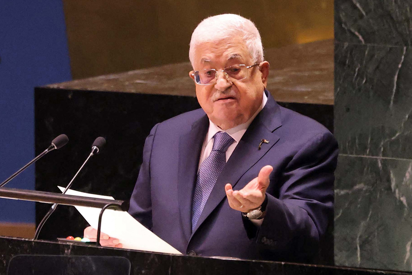 الرئيس الفلسطيني يعلن الحداد العام لمدة ثلاثة أيام وتنكيس الأعلام 