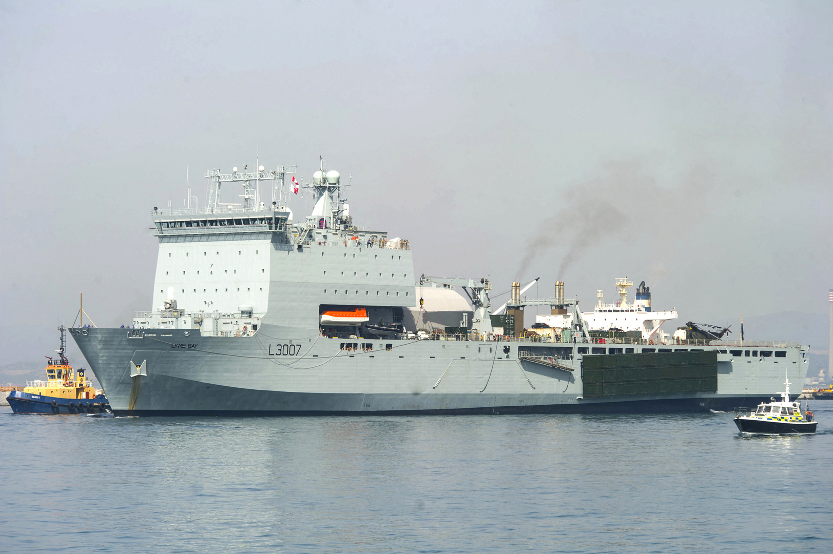 سفينة Lyme Bay الحربية البريطانية (صورة من الأرشيف)