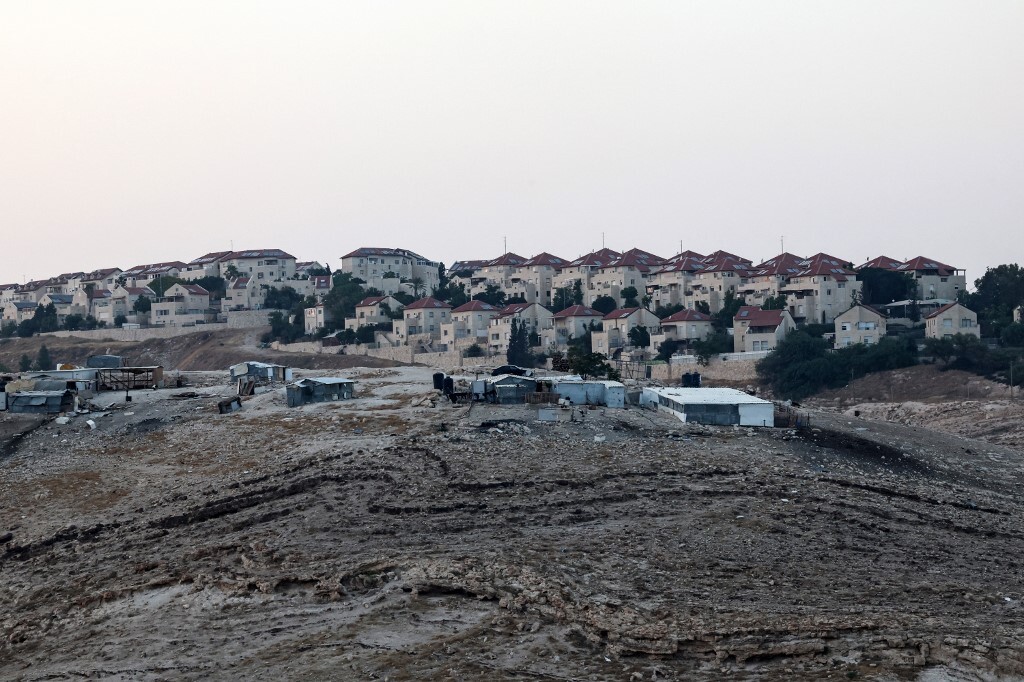إسرائيل تخلي المستوطنات على مسافة 5 كم عن الحدود مع لبنان