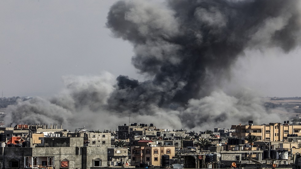 مأساة تدمي القلوب في غزة.. مقتل أم وتوأميها والأب لا يعلم برحيلهم