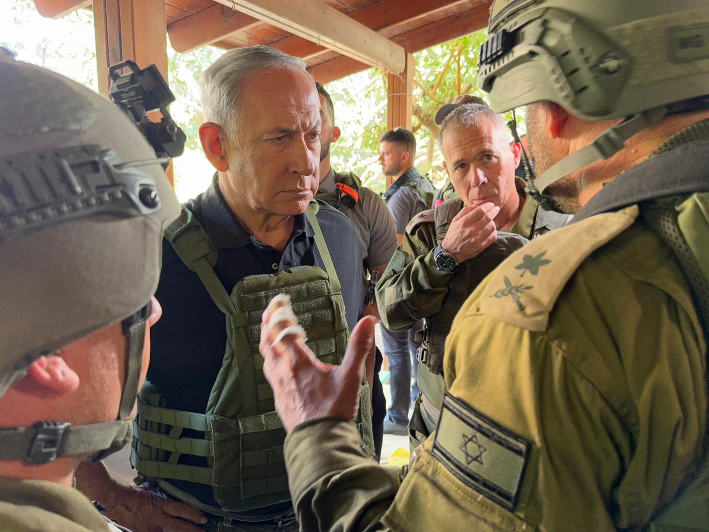 جندي إسرائيلي يهاجم نتنياهو في قاعدة عسكرية (فيديو)