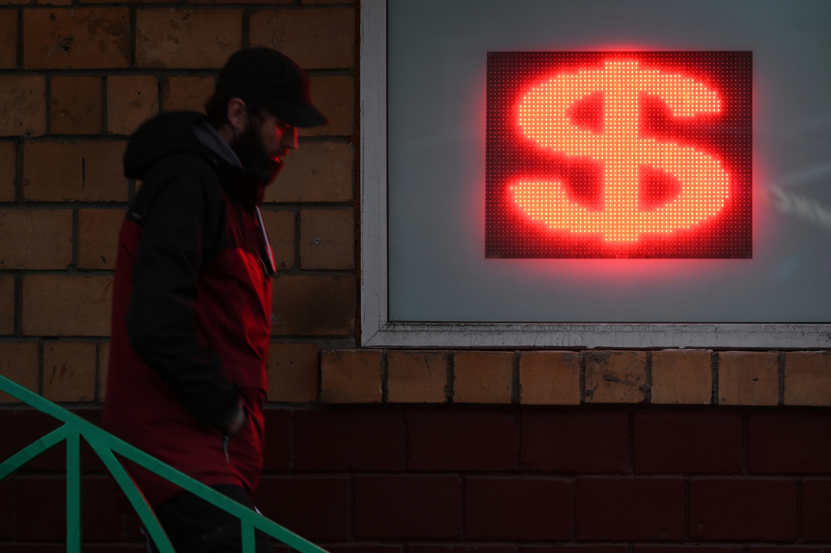 بورصة موسكو.. الروبل الروسي يواصل الارتفاع ويسجل أعلى مستوى أمام الدولار في أكثر من شهر