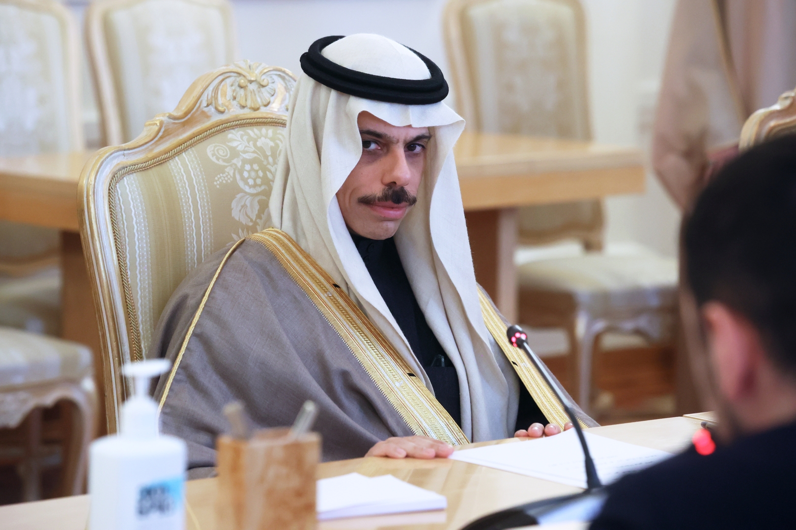 وزير الخارجية السعودي: نطالب بوقف فوري لإطلاق النار في غزة