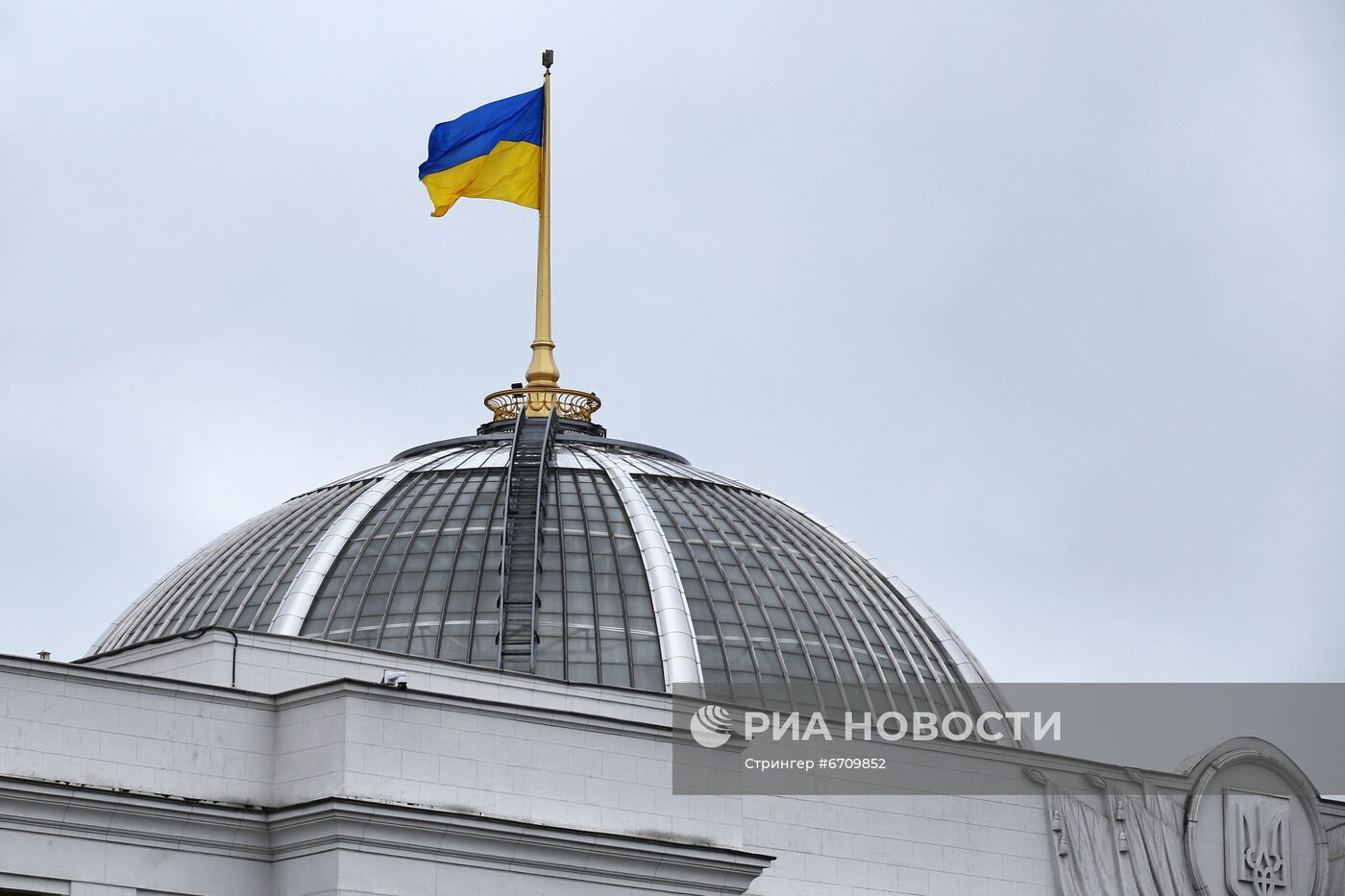 مستشار زيلينسكي يعلق على دعوة ماسك لوقف إطلاق النار في أوكرانيا وتطبيع العلاقات مع روسيا