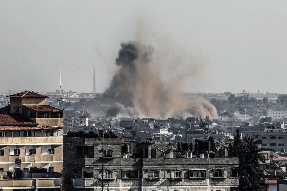 وسائل إعلام: مقتل عائلة إيرانية بأكملها في غارات إسرائيلية على قطاع غزة
