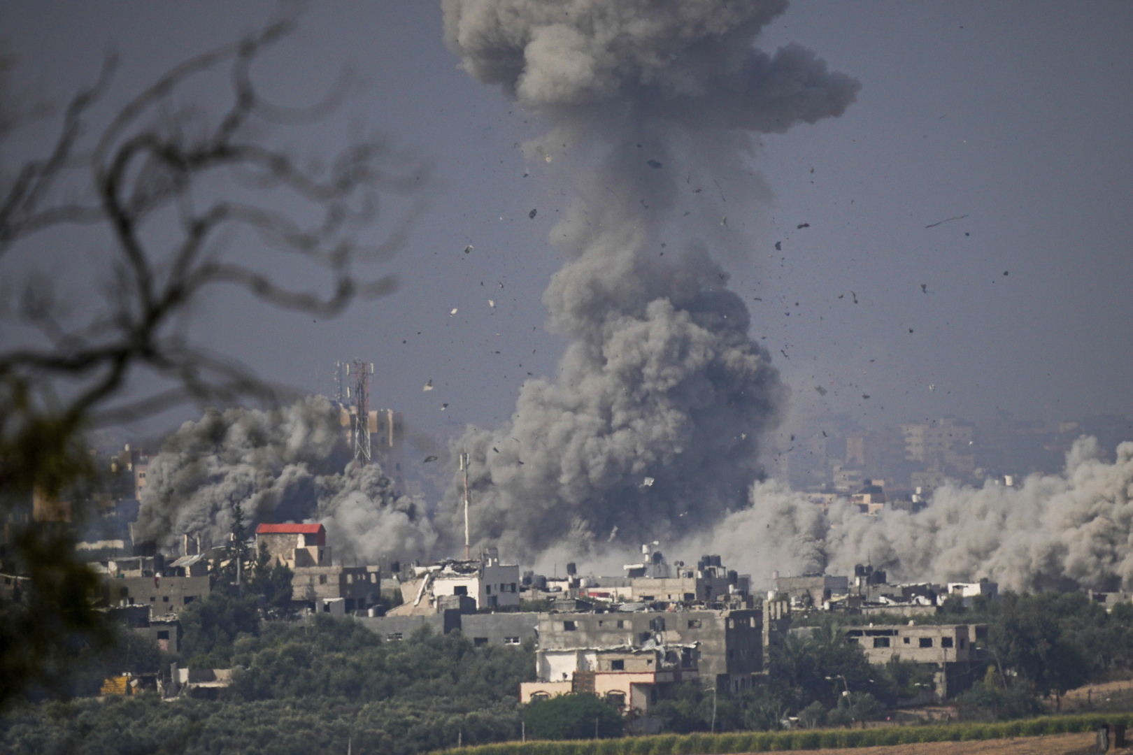 الجيش الإسرائيلي ينفي انطلاق العملية البرية في غزة ويقول: نجري تهيئة ظروف للعمليات على الأرض