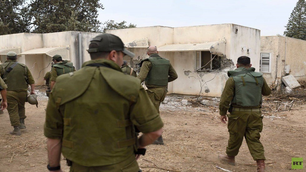 القناة 13 العبرية: الجيش الإسرائيلي لا يزال في قطاع غزة ولم ينسحب