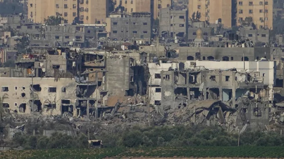 قصف إسرائيلي مكثف على غزة في ساعات المساء.. استهداف للمستشفيات وأحزمة نارية في عدة مناطق  (فيديو)