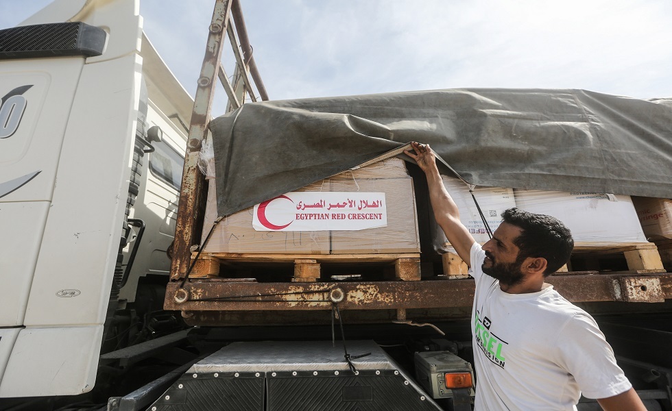 مصر.. ترتيبات لإدخال 60 شاحنة مساعدات مختلفة إلى قطاع غزة اليوم الاثنين