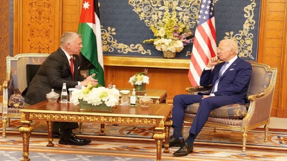العاهل الأردني يبحث مع الرئيس الأمريكي التدهور الخطير للأوضاع في غزة ويدعو لهدنة إنسانية فورية