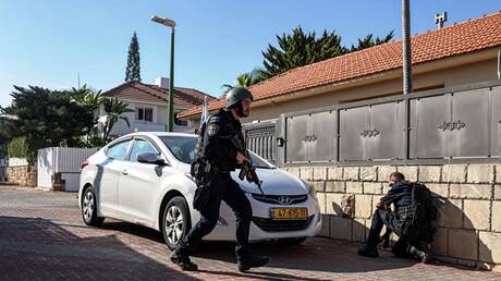 مصادر عبرية: مقتل 3 من قادة الشرطة الإسرائيلية في اشتباكات مع مسلحين فلسطينيين