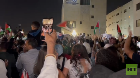 الأردن.. وقفة شعبية داعمة للفلسطينين قرب السفارة الإسرائيلية في عمان ومطالبات بطرد السفير (فيديو)