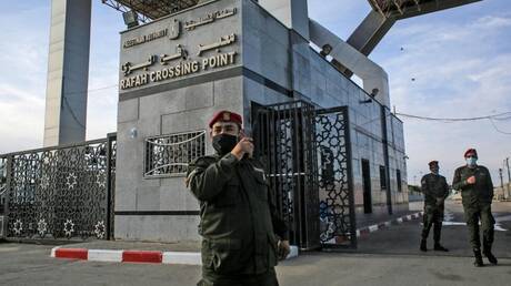 انطلاق قافلة إغاثية إنسانية مصرية إلى معبر رفح البري لتخفيف معاناة الشعب الفلسطيني