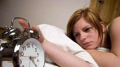 طبيبة تحدد أسباب مشكلات النوم