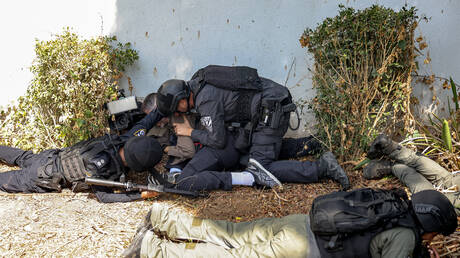 إذاعة الجيش الإسرائيلي: مقتل رقيب في الشرطة خلال اشتباكات مع مقاتلين فلسطينيين في غلاف غزة (صورة)