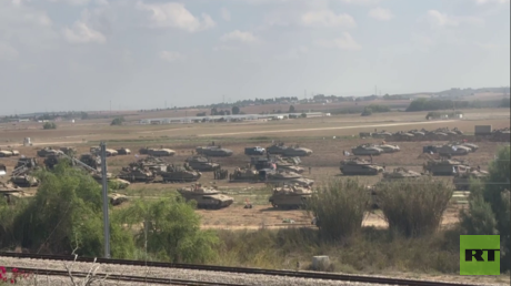 كاميرا RT ترصد حشودا من الدبابات على تخوم قطاع غزة (فيديو)